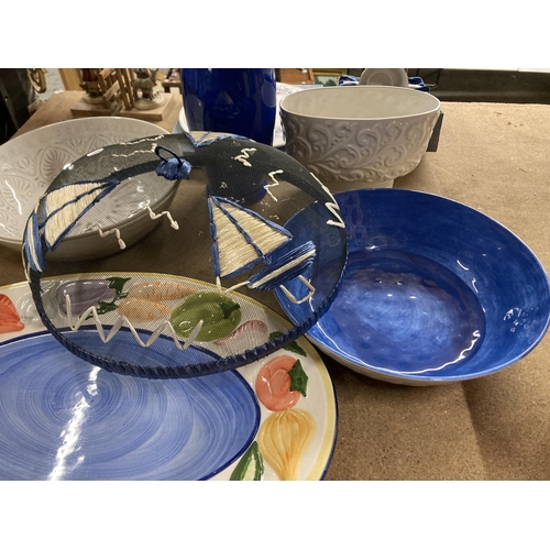 1050 - A QUANTITY OF LARGE SERVING BOWLS, A SERVING PLATE TRAYS, FLY COVER, ETC