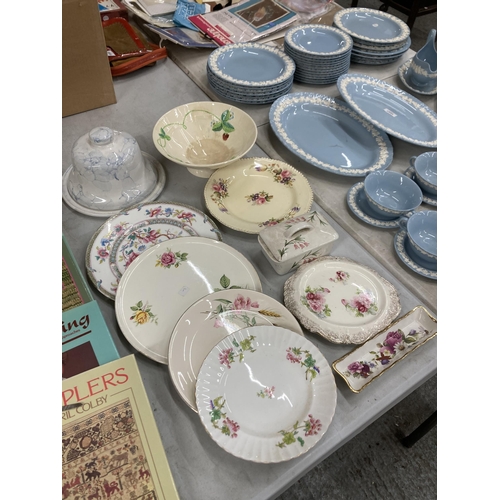 1058 - A QUANTITY OF VINTAGE CERAMICS TO INCLUDE PLATES, A CHEESE PLATE AND COVER, BUTTER DISH, ETC