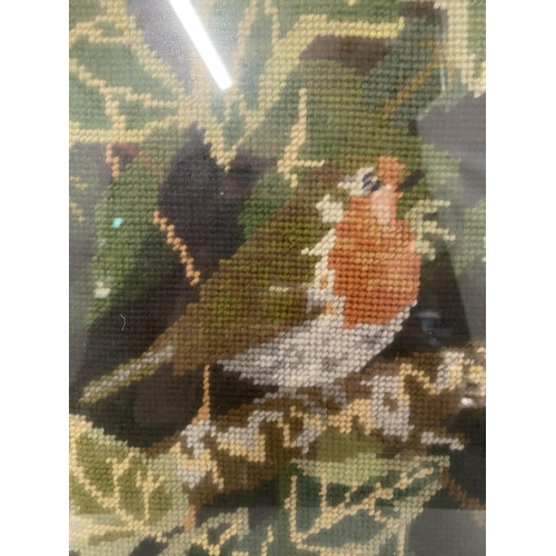 1096 - A WOOLWORK TAPESTRY OF A ROBIN