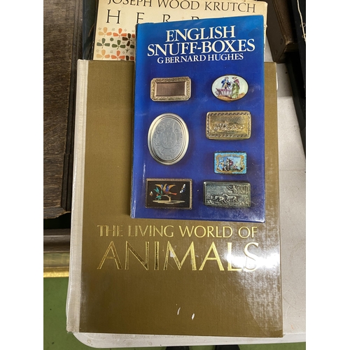 1099 - FIVE HARDBACK BOOKS TO INCLUDE, THE LIVING WORLD OF ANIMALS, WILD FLOWERS OF THE WORLD, ETC