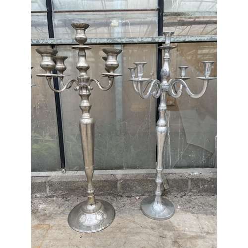 1510 - A NEAR PAIR OF DECORATIVE FIVE BRANCH CANDELABRAS