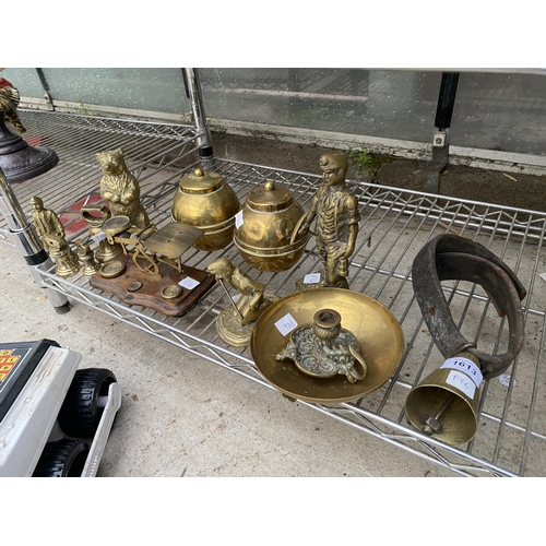 1613 - AN ASSORTMENT OF BRASS WARE TO INCLUDE BELL WEIGHTS, MINING FIGURESD AND SCALES ETC