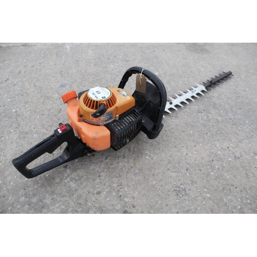 65 - TANAKA PETROL HEDGE CUTTER  + VAT