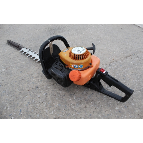 65 - TANAKA PETROL HEDGE CUTTER  + VAT