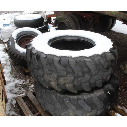 910 - 9 WHEELS AND TYRES  + VAT