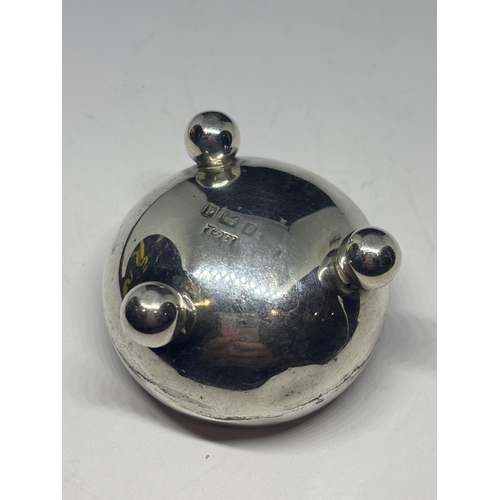 100 - A HALLMARKED LONDON 1903 SILVER THREE FOOTED SALT GROSS WEIGHT 20.3 GRAMS