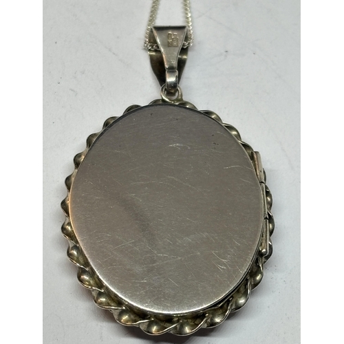 548 - A SILVER NECKLACE WITH SILVER LOCKET IN A PRESENTATION BOX