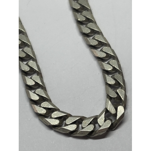 572 - A SILVER FLAT LINK NECKLACE LENGTH 20