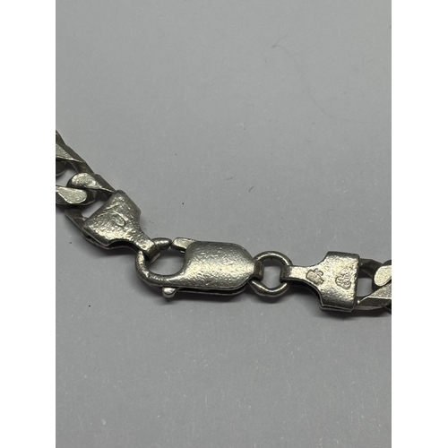 572 - A SILVER FLAT LINK NECKLACE LENGTH 20