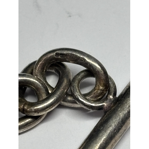 576 - A SILVER HALF ALBERT CHAIN (CLIP NOT SILVER)