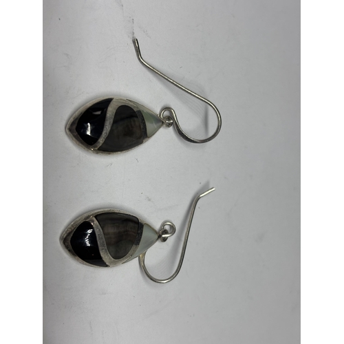 584 - TWO SILVER BROOCHES AND A PAIR OF SILVER EARRINGS