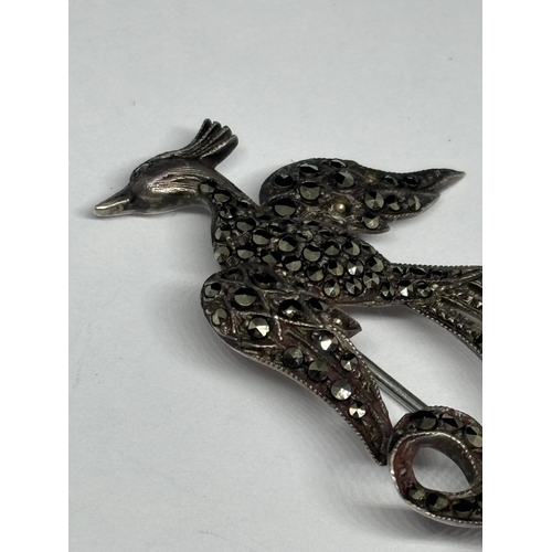 616 - A MARKED 925 SILVER AND MARCASITE PEACOCK BROOCH