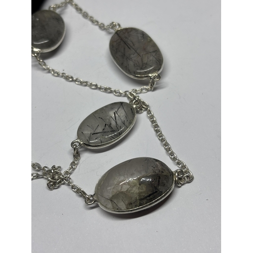 628 - A MARKED SILVER NECKLACE WITH GREY/BLACK STONES IN A PRESENTATION BOX