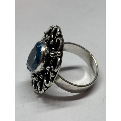 630 - A MARKED 925 SILVER AND BLUE STONE RING IN A PRESENTATION BOX