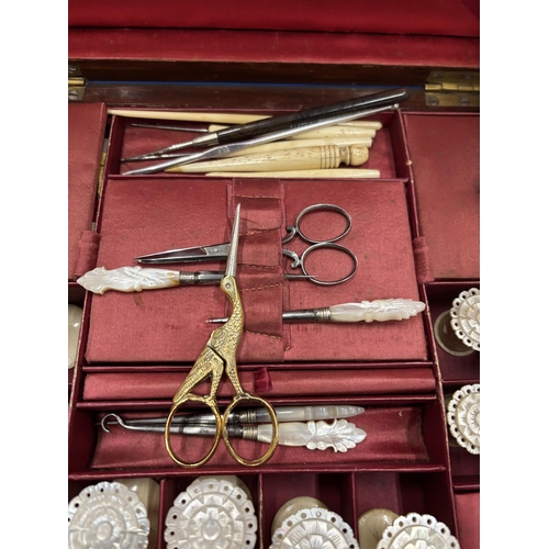 2 - A LATE 19TH CENTURY ROSEWOOD WITH INLAND MOTHER OF PEARL SEWING BOX WITH LIFT OUT LID CONTAINING MOT... 