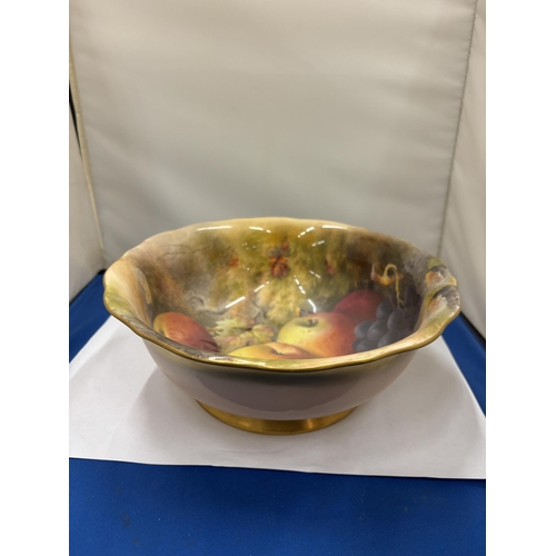 3 - A LARGE EARLY 20TH CENTURY ROYAL WORCESTER BOWL DECORATED WITH HAND-PAINTED FRUIT TO THE WELL WITH A... 