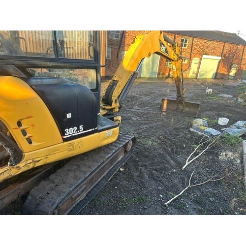  A CATERPILLAR  302.5  MINI  DIGGER WITH EXCAVATOR COMPLETE WITH IFOR WILLIAMS LOW LOADER  PLANT TRAI... 