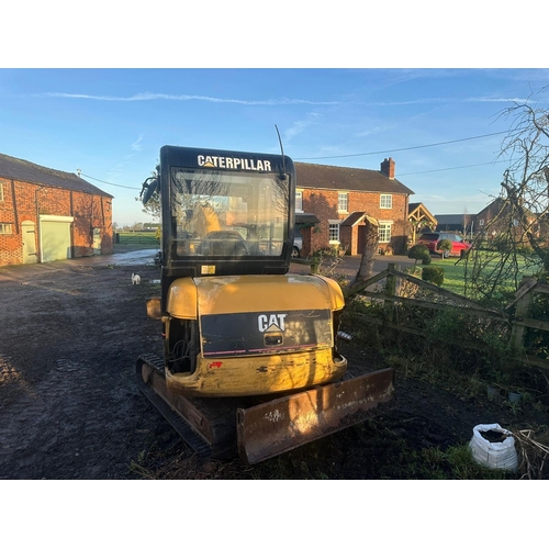  A CATERPILLAR  302.5  MINI  DIGGER WITH EXCAVATOR COMPLETE WITH IFOR WILLIAMS LOW LOADER  PLANT TRAI... 