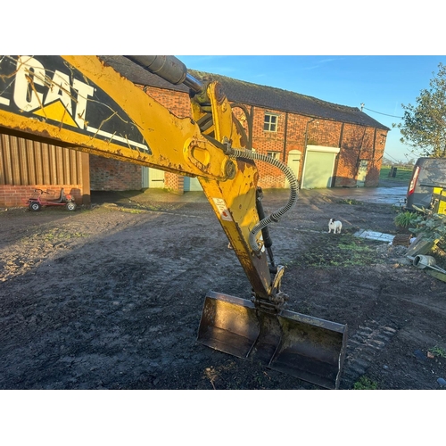  A CATERPILLAR  302.5  MINI  DIGGER WITH EXCAVATOR COMPLETE WITH IFOR WILLIAMS LOW LOADER  PLANT TRAI... 