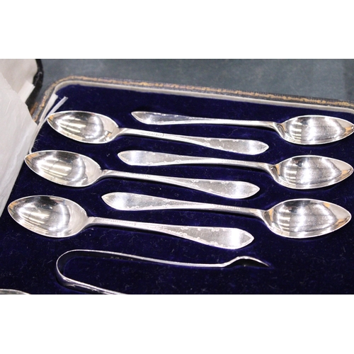 105 - A BOXED SET OF 12 HALLMARKED SHEFFIELD SPOONS AND SUGAR TONGS, TOTAL WEIGHT 191g