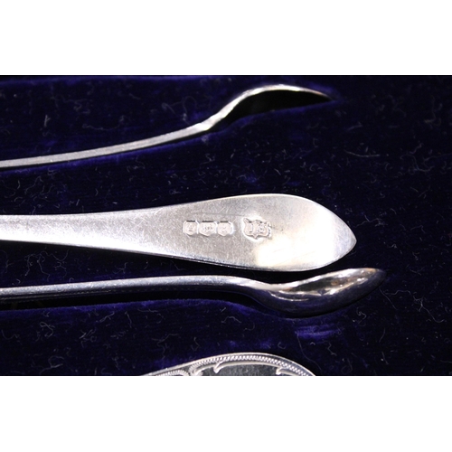 105 - A BOXED SET OF 12 HALLMARKED SHEFFIELD SPOONS AND SUGAR TONGS, TOTAL WEIGHT 191g