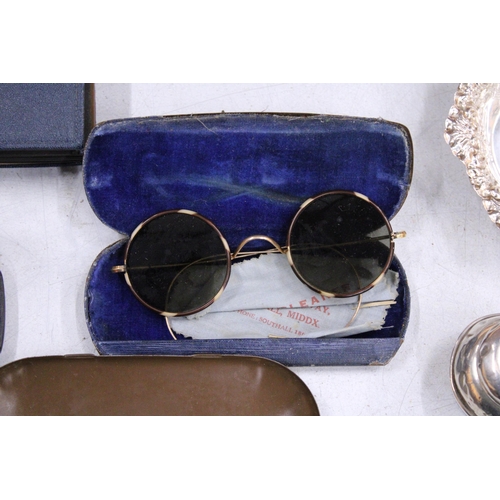 23 - THREE PAIRS OF VINTAGE SPECTACLES TO INCLUDE CLIP ON SUNGLASSES AND TORTOISESHELL RIMMED