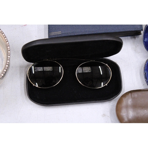 23 - THREE PAIRS OF VINTAGE SPECTACLES TO INCLUDE CLIP ON SUNGLASSES AND TORTOISESHELL RIMMED