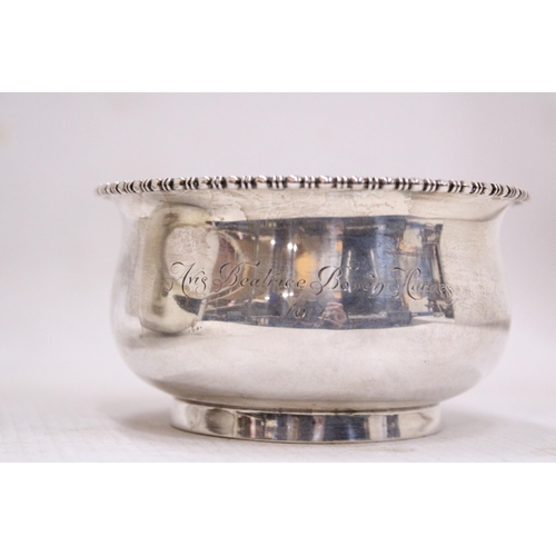 25 - THREE PIECES OF HALLMARKED SILVER TO INCLUDE A BIRMINGHAM SUGAR BOWL, A CHESTER CREAM JUG AND A BIRM... 