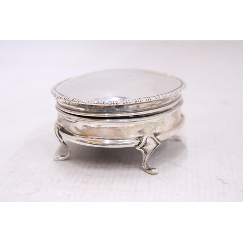 29 - A SILVER HALLMARKED SHEFFIELD TRINKET BOX, TOTAL WEIGHT 108G