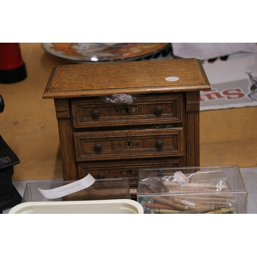 38 - A MIXED LACE MAKING LOT TO INCLUDE A MINIATURE CHEST OF THREE DRAWERS, HEIGHT 20CM, WIDTH 23CM, DEPT... 