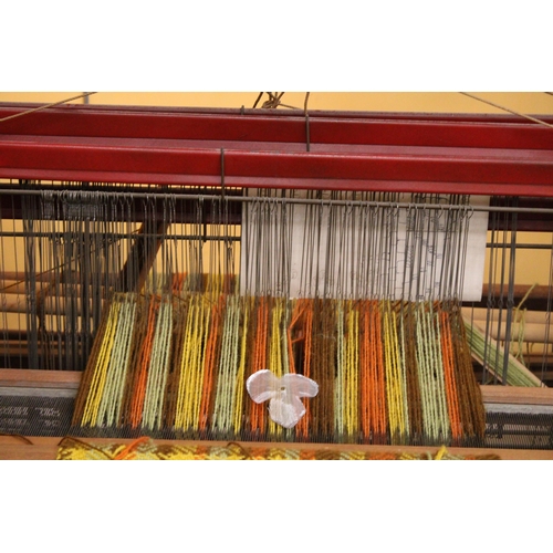 46 - A VINTAGE WEAREMASTER WEAVING LOOM, WIDTH 80CM, HEIGHT 52CM, DEPTH 56CM, WITH WOVEN MATERIAL IN SITU