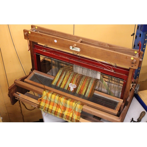 46 - A VINTAGE WEAREMASTER WEAVING LOOM, WIDTH 80CM, HEIGHT 52CM, DEPTH 56CM, WITH WOVEN MATERIAL IN SITU