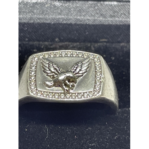 509 - A HEAVY MARKED SILVER EAGLE RING IN A PRESENTATION BOX