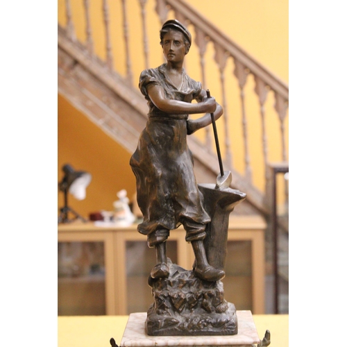 52 - A POSSIBLY FRENCH MARBLE MANTLE WITH A SPELTER FIGURE OF A BLACKSMITH ON TOP, HEIGHT 58CM PLUS AN IN... 