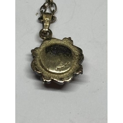 681 - A WEDGWOOD TRI-COLOUR HALLMARKED BIRMINGHAM SILVER DAISY PENDANT ON A CHAIN IN ORIGINAL PRESENTATION... 