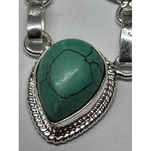 697 - A MARKED 925 SILVER AND TURQUOISE NAVAJO STONE NECKLACE IN A PRESENTATION BOX