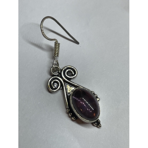 704 - A PAIR OF MARKED 925 SILVER AND AMETHYST STONE DROP EARRINGS IN A PRESENTATION BOX