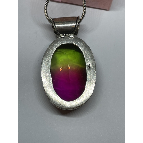 717 - A MARKED 925 SILVER NECKLACE WITH LARGE MULTI TOURMALINE PENDANT IN A PRESENTATION BOX