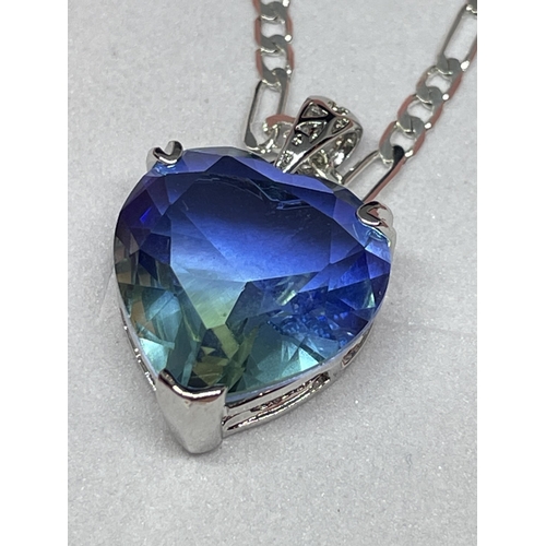 727 - A MARKED 925 SILVER NECKLACE WITH A BLUE TOPAZ HEART PENDANT IN A PRESENTATION BOX