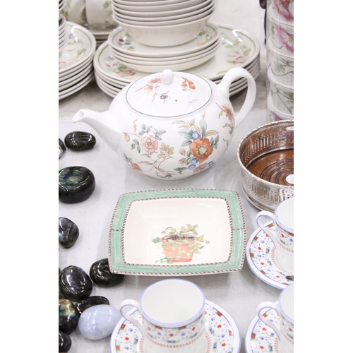 190 - SIX AYNSLEY 'ASHBOURNE' COFFEE CANS AND SAUCERS, A WEDGWOOD 'PHILIPPA' TEAPOT, RAMEKINS, ETC