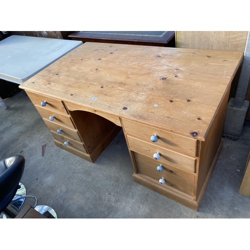 2716 - A PINE TWIN PEDESTAL DESK ENCLOSING SEVEN DRAWERS, 58