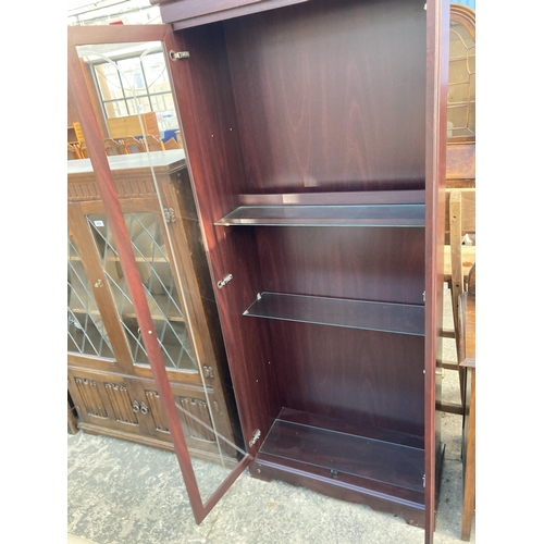 2746 - A HOMEWORTHY FURNITURE TWO DOOR MAHOGANY EFFECT DISPLAY CABINET, 30