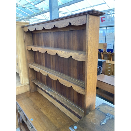 2749 - AN 18TH CENTURY STYLE OAK DRESSER ENCLOSING THREE DRAWERS, POT BOARD AND PLATE RACK, 60