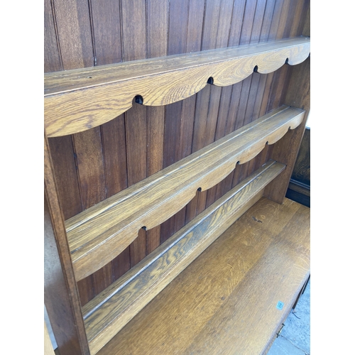 2749 - AN 18TH CENTURY STYLE OAK DRESSER ENCLOSING THREE DRAWERS, POT BOARD AND PLATE RACK, 60