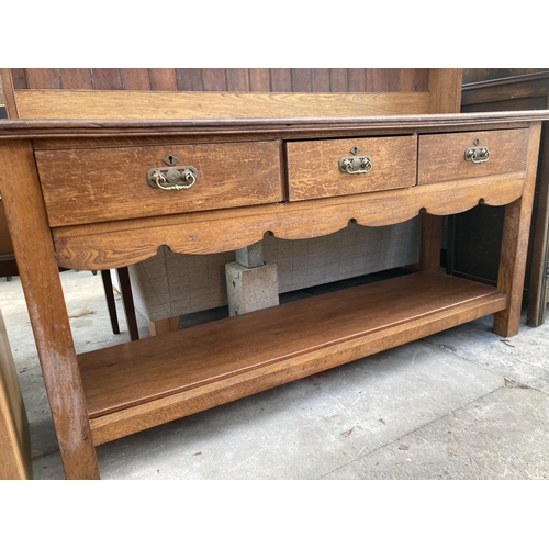 2749 - AN 18TH CENTURY STYLE OAK DRESSER ENCLOSING THREE DRAWERS, POT BOARD AND PLATE RACK, 60