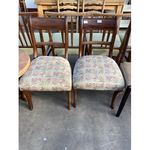 2843 - A PAIR OF 19TH CENTURY MAHOGANY BAR BACK DINING CHARS WITH FLORAL UPHOLSTERY