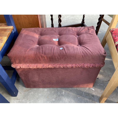 2846 - AN OTTOMAN/STOOL