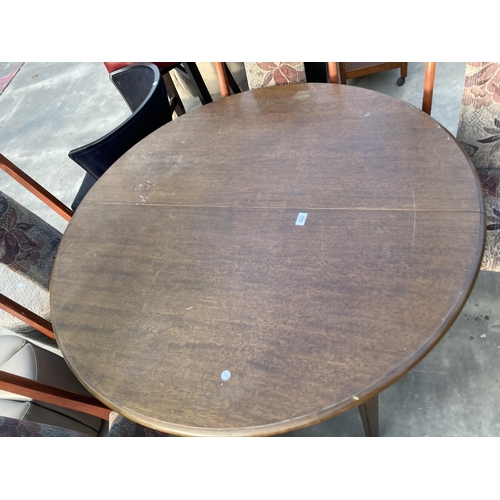 2862 - AN EXTENDING DINING TABLE, 46