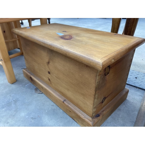 2871 - A SMALL PINE BLANKET CHEST, 25