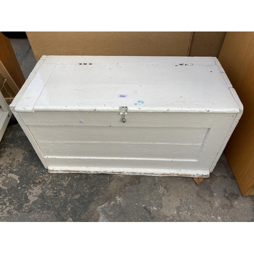 2892 - A WHITE PAINTED BLANKET BOX, 31